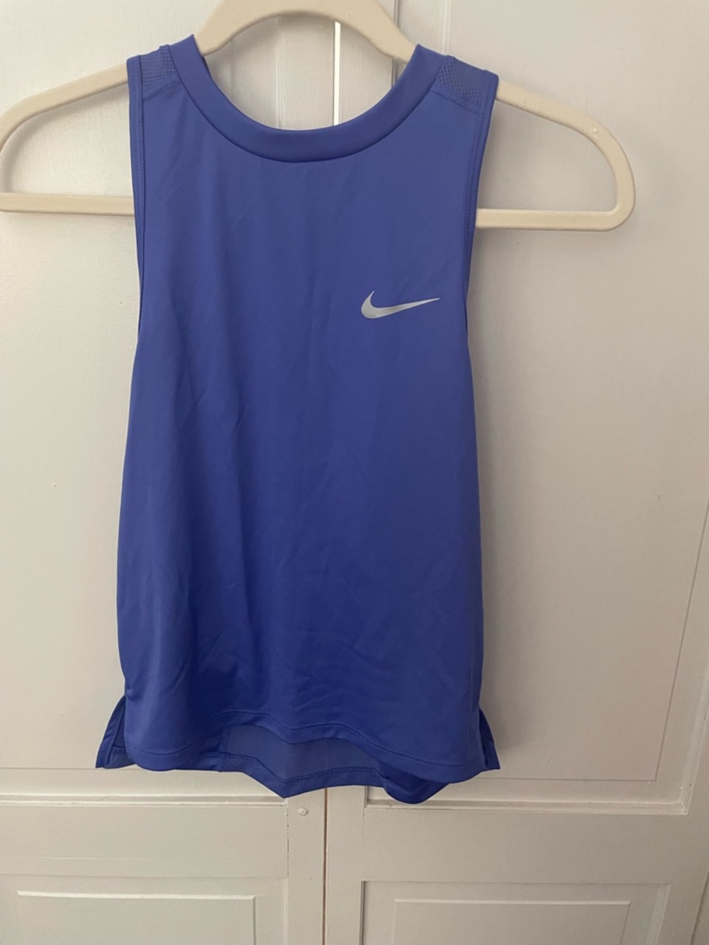 Nike Women’s periwinkle Athletic Tank with Silver Swoosh Size XS
